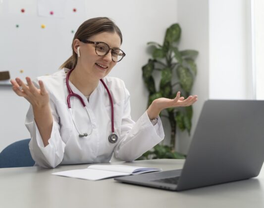 doctor-teleconsulting-patient-laptop doctor-teleconsulting-patient-laptop